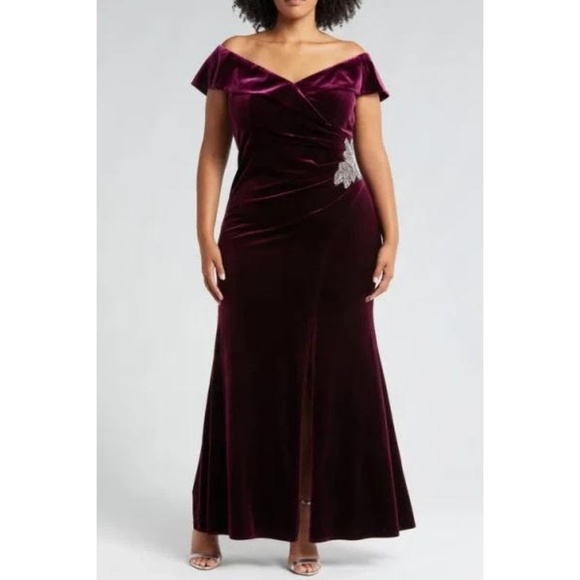 NWT Alex Evenings Woman Off-the-Shoulder Fit & Flare Velvet Gown - size 20W - Picture 1 of 8